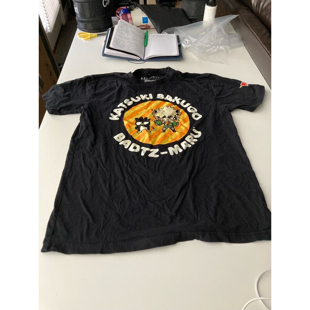 Box lunch men’s my hero academia hello kitty & friends shirt size medium